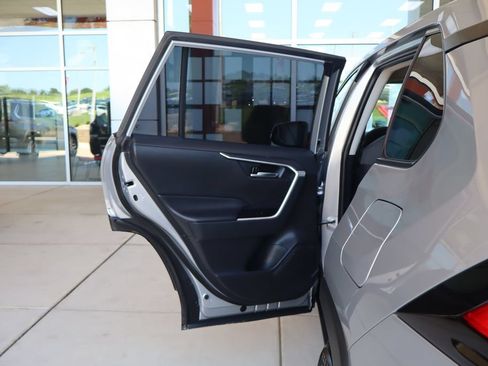 Used 2021 Toyota RAV4 XLE AWD/4WD image 30