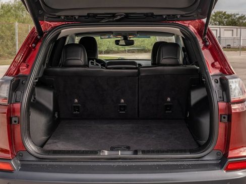 Used 2019 Jeep Cherokee Limited image 24