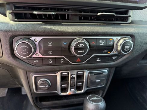 Used 2025 Jeep Gladiator Sport AWD/4WD image 12