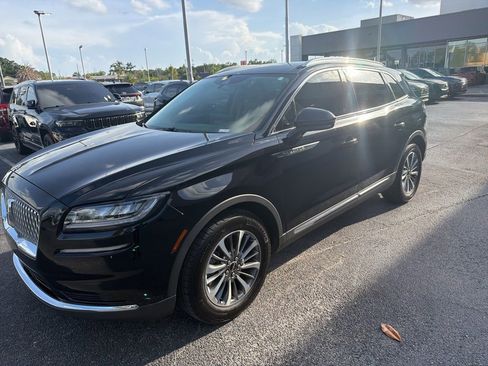 Used 2023 Lincoln Nautilus FWD w/ Premium Package image 4