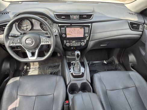 Used 2018 Nissan Rogue SV w/ Premium Package FWD image 15