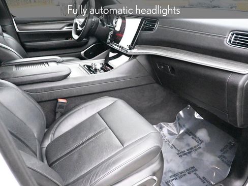 Used 2024 Jeep Wagoneer Series III image 32