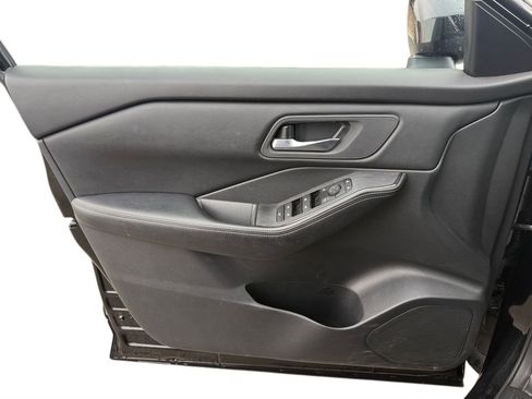 Certified 2024 Nissan Rogue SV image 17