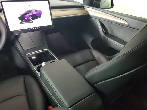 Used 2023 Tesla Model Y Long Range AWD/4WD image 16