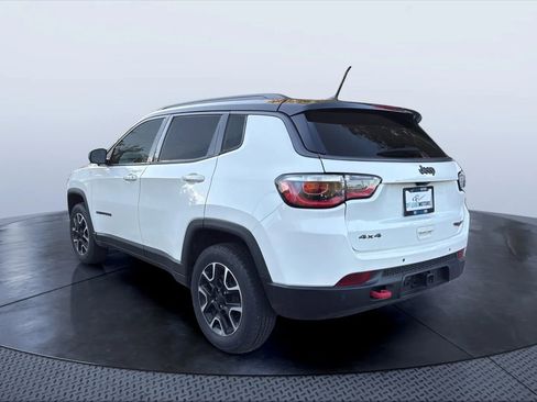 Used 2021 Jeep Compass Trailhawk w/ Sun and Sound Group AWD/4WD image 3