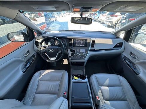 Used 2016 Toyota Sienna XLE w/ XLE Navigation Package image 17