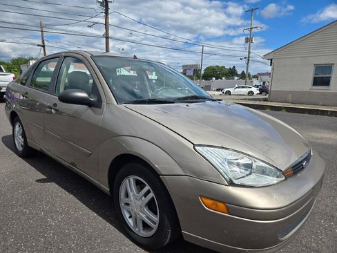 Used 2003 Ford Focus SE FWD image 4