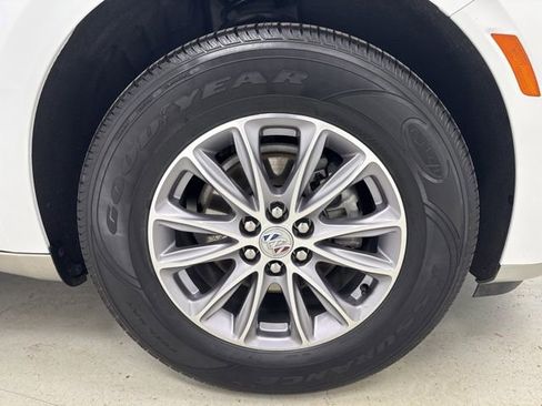 Used 2023 Buick Enclave Essence image 30