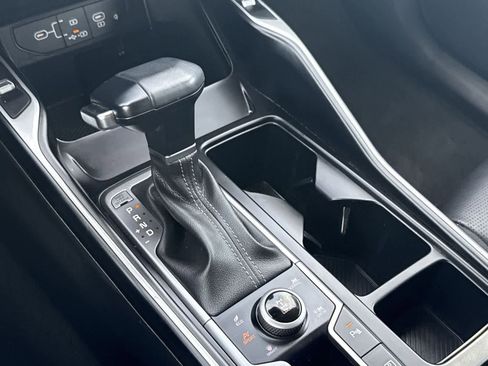 Used 2024 Kia Sorento S image 25