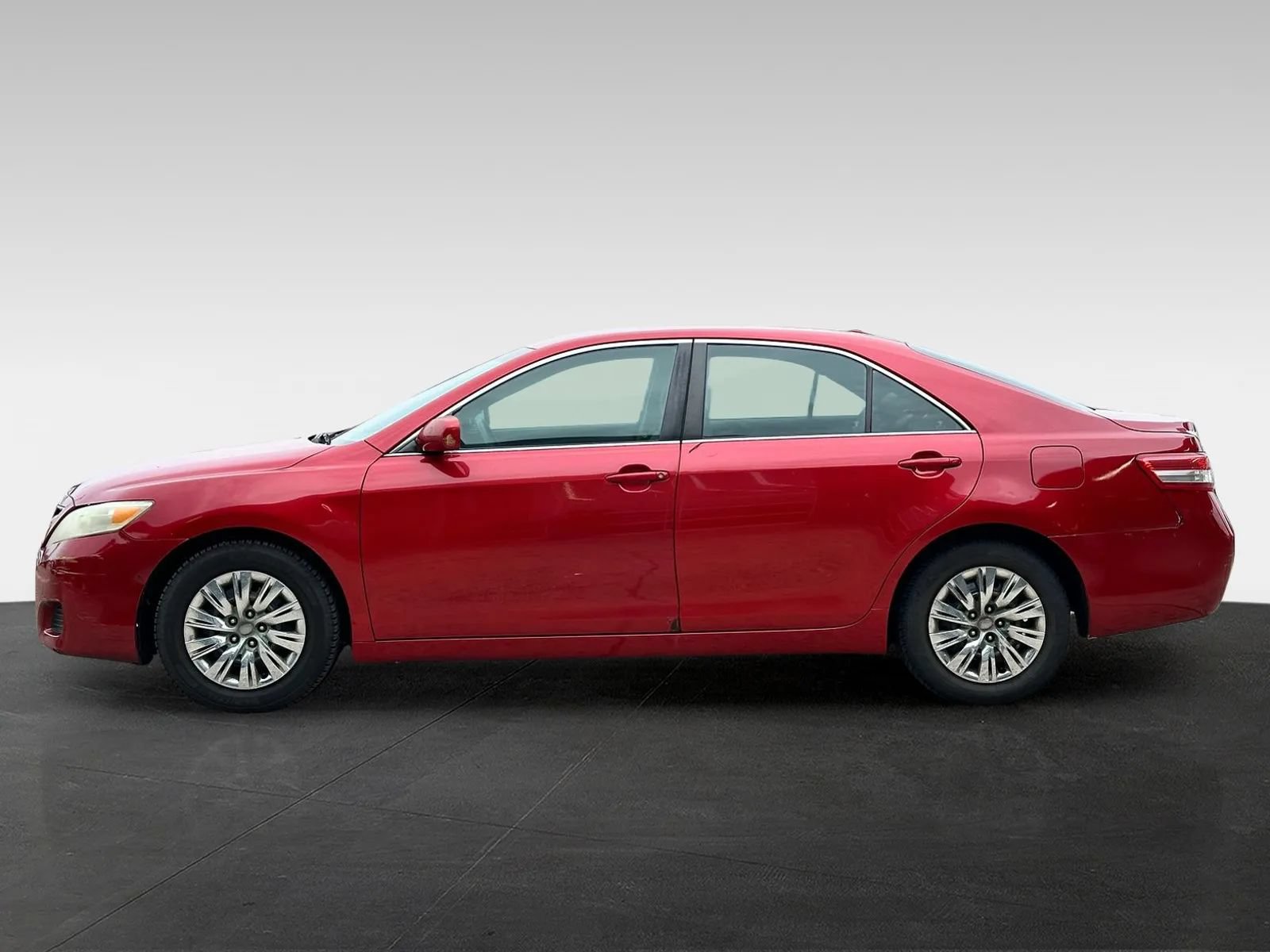 Used 2011 Toyota Camry LE FWD image 4