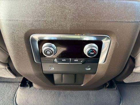 Used 2023 GMC Yukon SLT AWD/4WD image 26