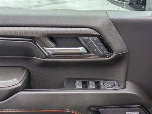 Used 2024 GMC Sierra 2500 AT4 w/ AT4 Preferred Package image 12