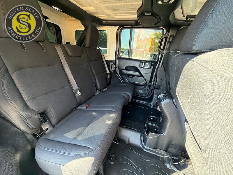 Used 2019 Jeep Wrangler Unlimited Sahara w/ LED Lighting Group AWD/4WD image 19
