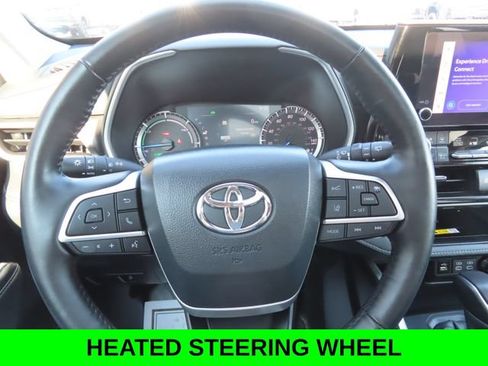Used 2024 Toyota Highlander LE AWD/4WD image 34