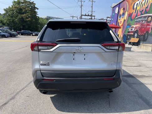 Used 2019 Toyota RAV4 XLE AWD/4WD image 4