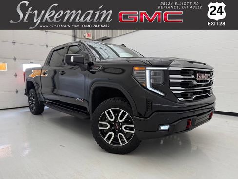 Used 2024 GMC Sierra 1500 AT4 w/ Technology Package AWD/4WD image 1