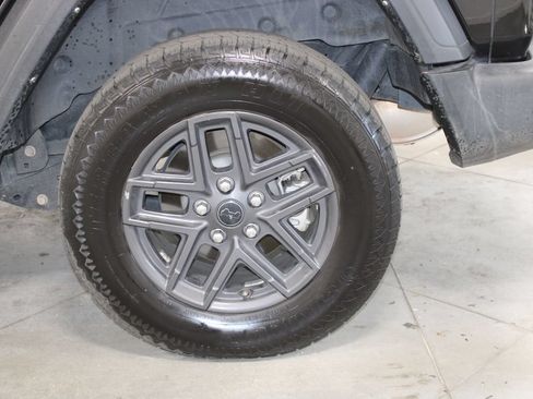 Used 2024 Jeep Wrangler Unlimited Sport AWD/4WD image 17