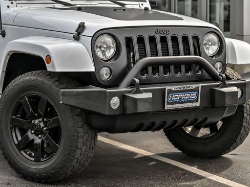 Used 2014 Jeep Wrangler Unlimited Sahara image 2