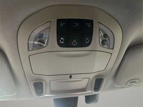 Used 2019 Chrysler Pacifica Limited FWD image 16