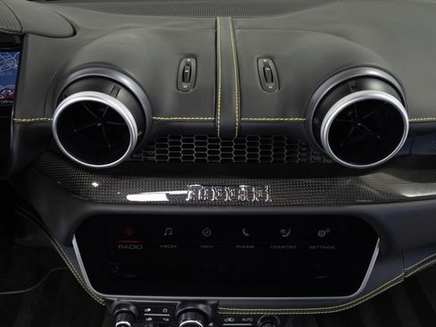 Used 2020 Ferrari Portofino RWD image 31