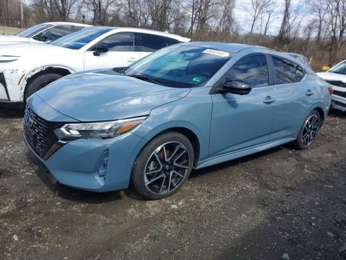 Used 2025 Nissan Sentra SR w/ SR Premium Package image 2