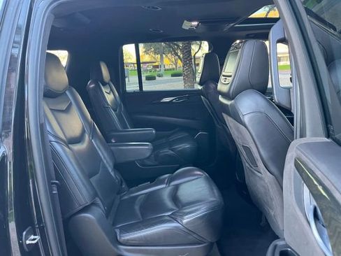 Used 2017 Cadillac Escalade ESV Platinum image 18