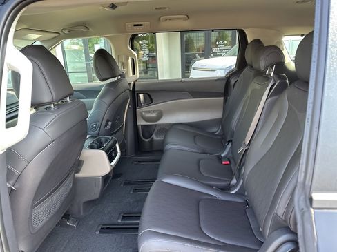 New 2026 Kia Carnival EX image 22