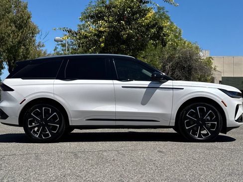 New 2026 Lincoln Nautilus Reserve AWD/4WD image 3