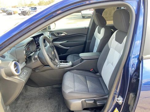 Used 2024 Chevrolet Trax LS w/ LS Convenience Package image 33