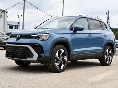New 2025 Volkswagen Taos SE image 3