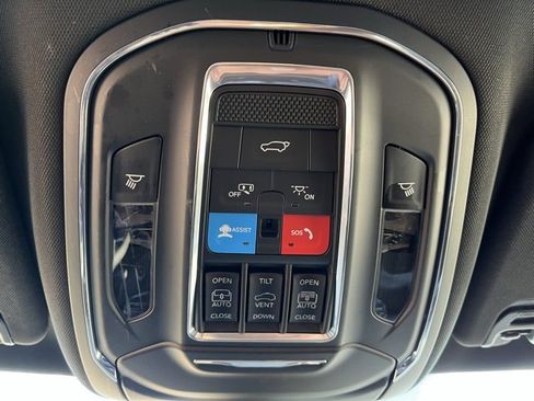 Used 2023 Jeep Wagoneer L Series III w/ Premium Group I image 29