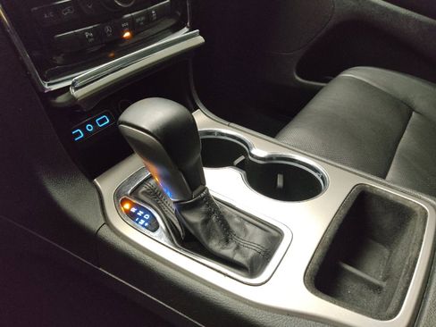 Used 2021 Jeep Grand Cherokee Limited image 26