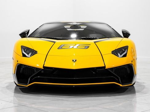 Used 2016 Lamborghini Aventador LP 700-4 image 2