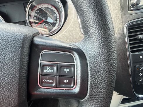 Used 2019 Dodge Grand Caravan SE FWD image 46