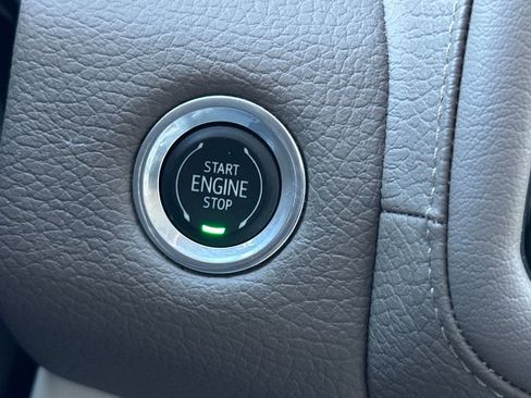 Used 2021 GMC Yukon Denali w/ Denali Premium Package image 25