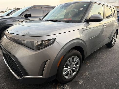 Certified 2025 Kia Soul LX FWD image 2