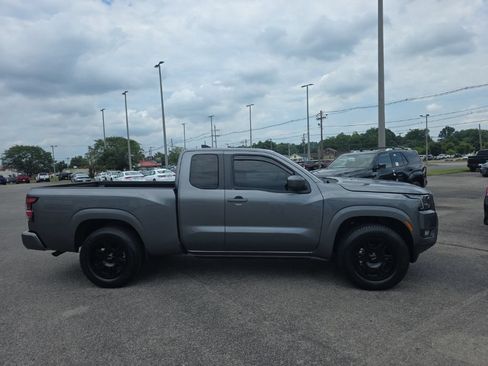 Used 2025 Nissan Frontier SV RWD image 3