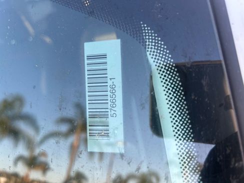 Used 2025 Jeep Wrangler Unlimited Rubicon image 2