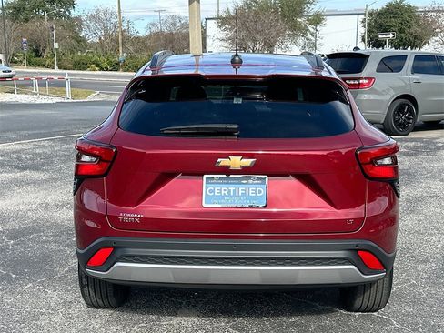Certified 2025 Chevrolet Trax LT w/ Driver Confidence Package image 6