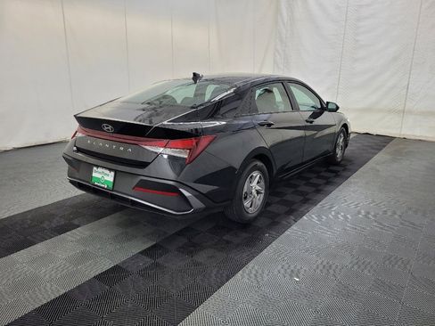 Used 2024 Hyundai Elantra SE FWD image 9