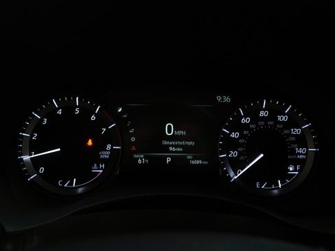 Used 2023 Toyota Highlander XLE image 27