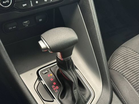 Used 2022 Kia Niro LX image 16
