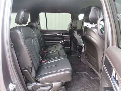 Used 2022 Jeep Wagoneer Series III w/ Rear Seat Video Group 1 AWD/4WD image 32