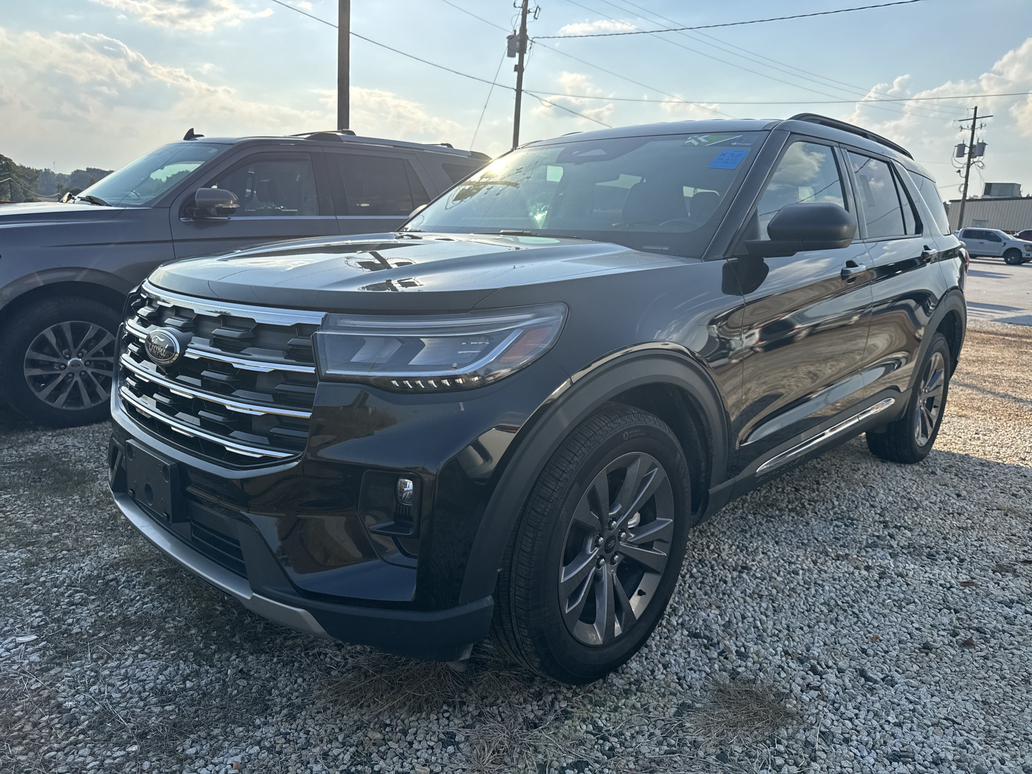 Used 2025 Ford Explorer Active w/ Active Comfort Package AWD/4WD image 1