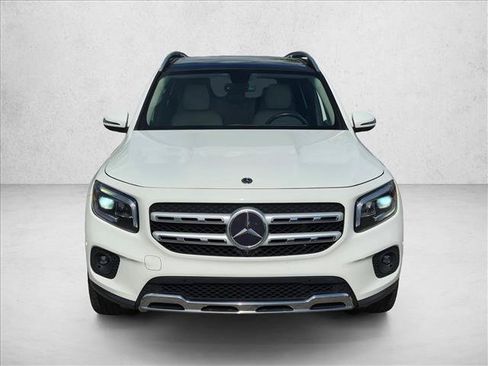 Used 2022 Mercedes-Benz GLB 250 4MATIC image 2