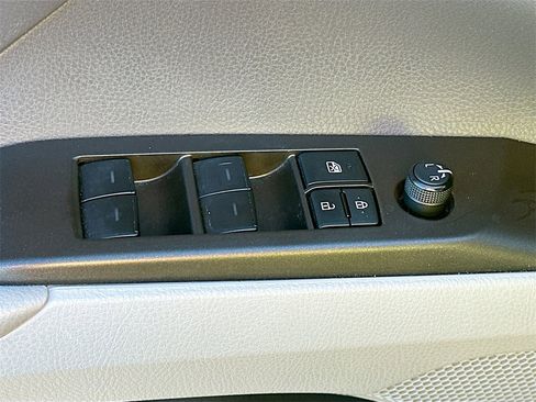 Used 2024 Toyota Camry SE image 17