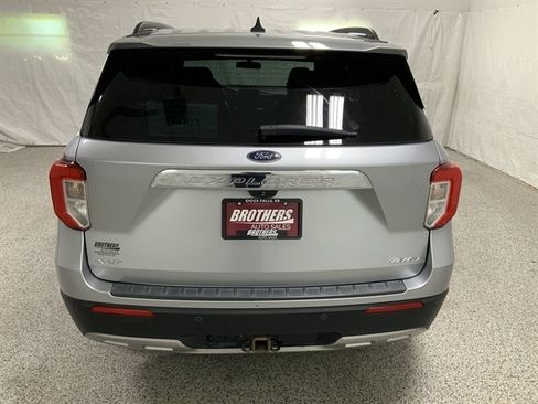 Used 2021 Ford Explorer XLT w/ Equipment Group 202A AWD/4WD image 7
