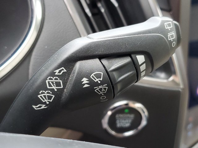 Used 2021 Ford Edge Titanium w/ Equipment Group 301A FWD image 14