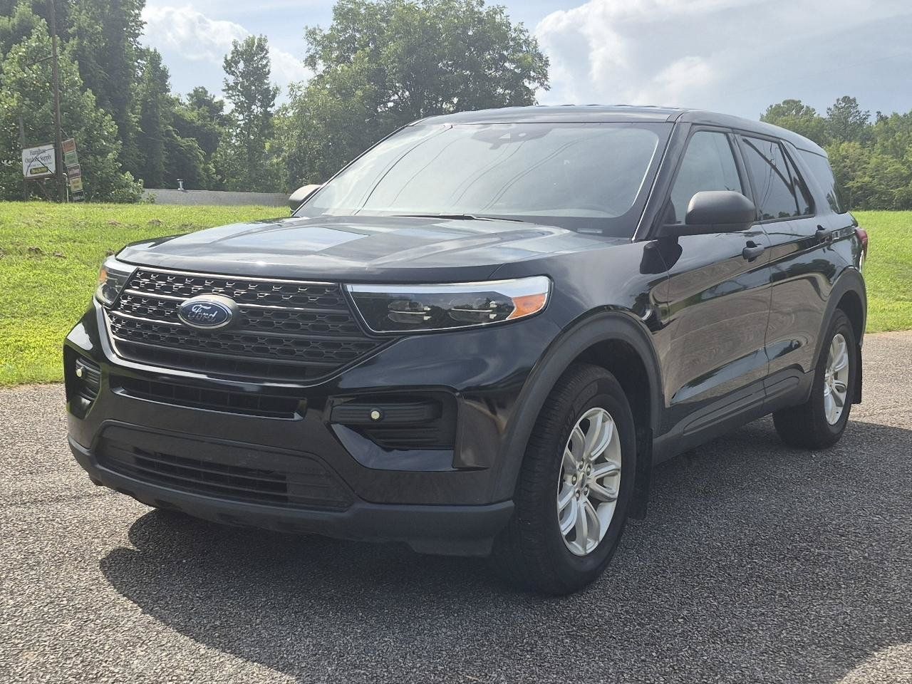Used 2021 Ford Explorer 4WD w/ Class III Trailer Tow Package image 1