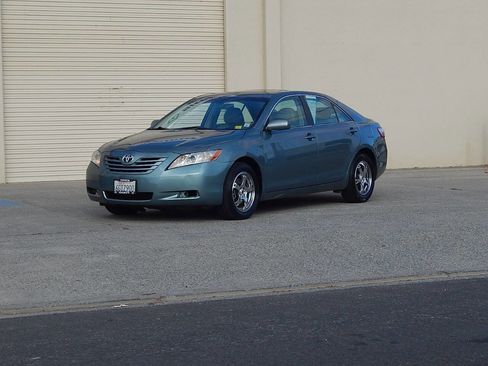 Used 2009 Toyota Camry LE image 1